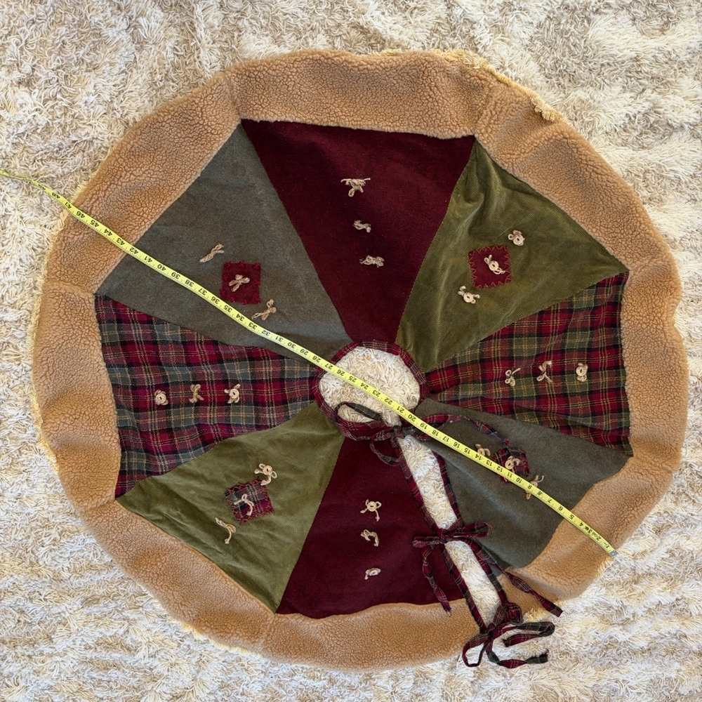 Vintage Hand-made Farmhouse Tree Skirt - Picture 2 of 2